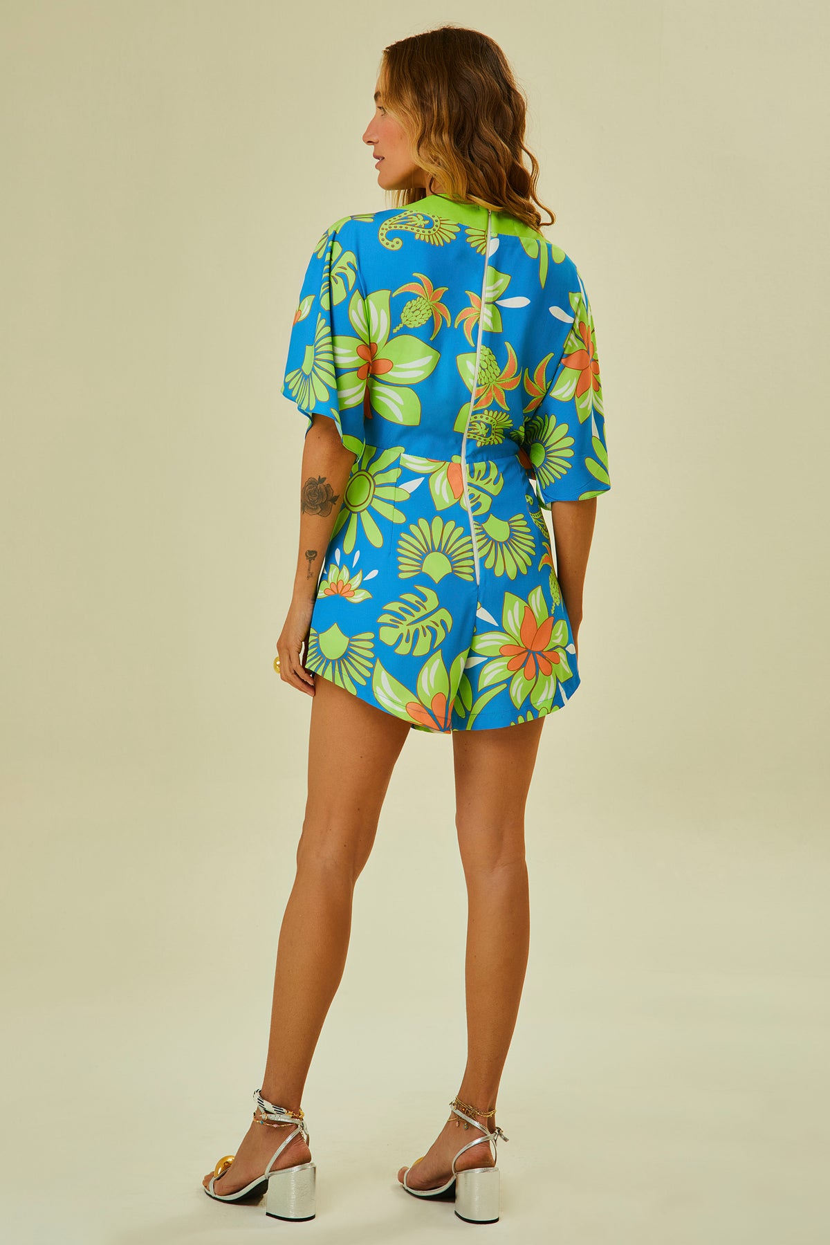 Macacao Curto Envelope Lenco Floral